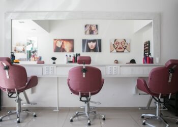 Salões de beleza não perdem tempo e aderem a shampoo que colore sem química