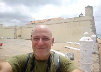 Homem que viajou o mundo todo dá conselhos surpreendentes de como aproveitar cada destino