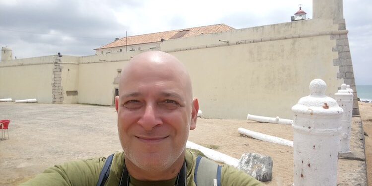 Homem que viajou o mundo todo dá conselhos surpreendentes de como aproveitar cada destino