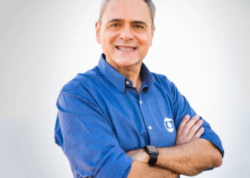 Narrador Luís Roberto ganha salário de astro na Globo