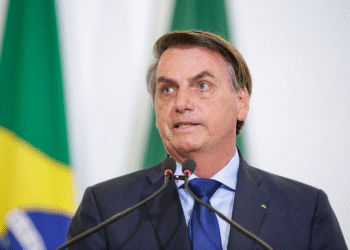 Pen drive secreto encontrado no banheiro de Bolsonaro pode ser da Michelle