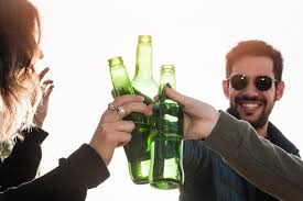 Cerveja ou refrigerante: há uma opção que prejudica menos a saúde?