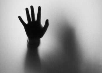 Novo golpe da mão fantasma vem deixando pessoas assustadas no Brasil