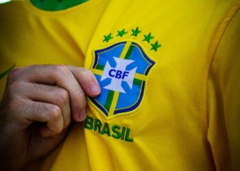 Clube italiano não quer nem saber e lança camisa inspirada nas cores da Seleção Brasileira