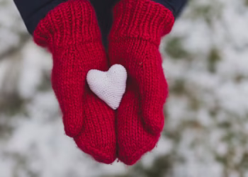 5 dicas práticas para esquentar as mãos no frio