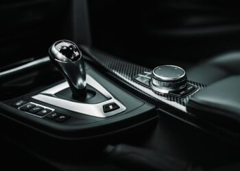 Procedimento correto para desligar carro automático evita desperdício de dinheiro