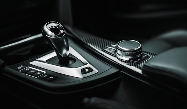 Procedimento correto para desligar carro automático evita desperdício de dinheiro