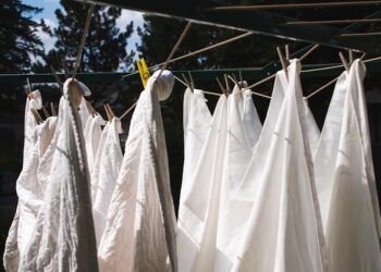 Truque norueguês para secar roupas em dia de chuva vira febre no Brasil