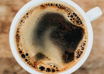 Entenda por que o café acelera o funcionamento do intestino