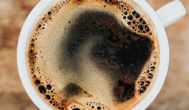 Entenda por que o café acelera o funcionamento do intestino