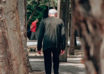 Cuidado! Fotos com idosos na rua pode ser golpe