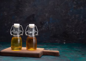 Truque caseiro com apenas 2 ingredientes é capaz de recuperar roupas com manchas de água sanitária