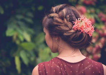 Penteado queridinho do momento é simples e fácil de fazer em casa