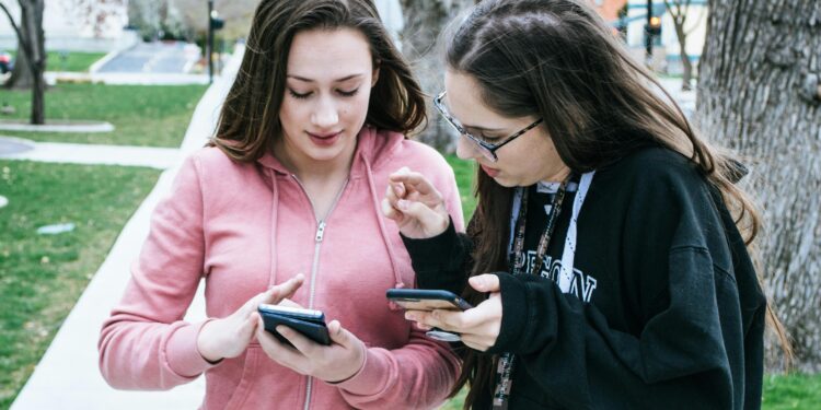 Ficar muito tempo assistindo a vídeos curtos pode reprogramar seu cérebro