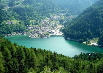 Cidade italiana é famosa por quase não ver sol: o dia dura só 6 horas