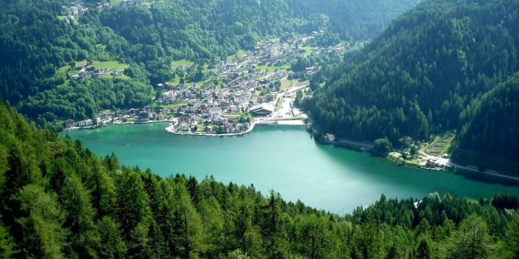 Cidade italiana é famosa por quase não ver sol: o dia dura só 6 horas