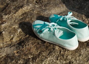 Pare de estragar seus sapatos de camurça: saiba como limpar corretamente
