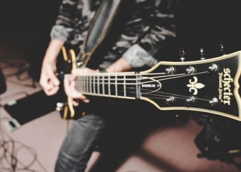 Cantor pioneiro do heavy metal morre aos 76 anos e emociona fãs espalhados pelo mundo