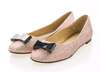 O estilo de sapatilha que mais está conquistando mulheres em 2025