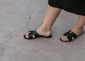 Conheça a sandália que já promete ser tendência do verão 2026