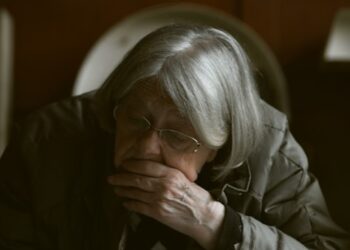 A recomendação de um especialista para quem tem 65 anos ou mais dormir melhor