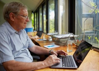 O que significa quando uma pessoa se aposenta e segue trabalhando, de acordo com a psicologia