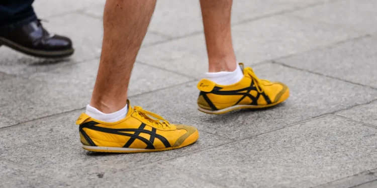 Homens estão se rendendo aos tênis slim neste inverno 2025
