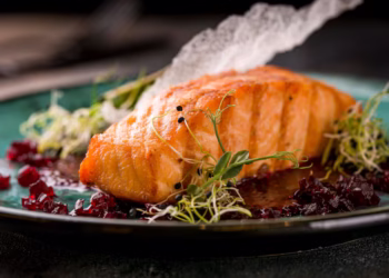 Avanço tecnológico pode reduzir o preço que se paga para comer salmão