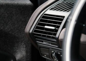 Mito ou verdade: andar com o ar-condicionado do carro ligado gasta mais gasolina?