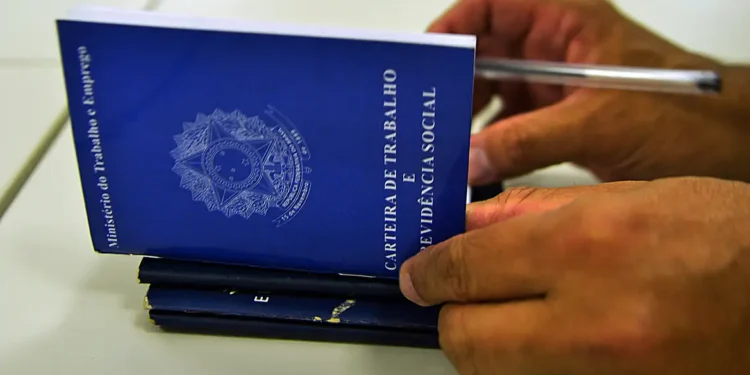 Empresa tradicional do ramo têxtil abre 220 vagas com salário de R$ 2.090