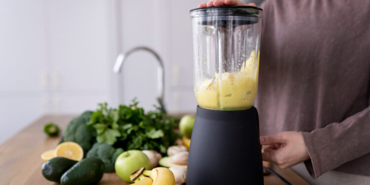 Substituto do liquidificador chega chutando a porta e está tomando conta das casas brasileiras