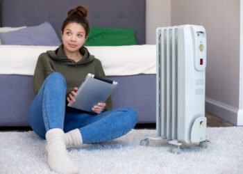 Tarifa dos anos 2000 continua sendo paga por 30% dos brasileiros que usam cartão de crédito: Veja se você faz parte