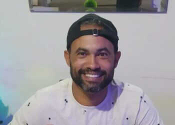 Goleiro Bruno retornou ao futebol e já levantou a primeira taça