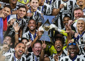 Avião com R$ 410 milhões a bordo pode desembarcar no Botafogo