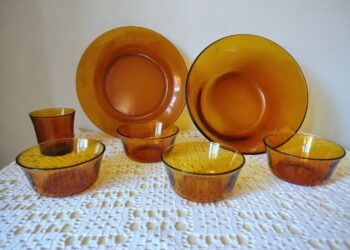 Régua sobe e aquele conjunto de pratos marrons que sua mãe guarda pode chegar a R$ 50 mil