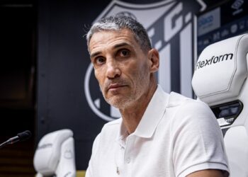 Vazou o salário milionário do técnico Vojvoda no Santos 