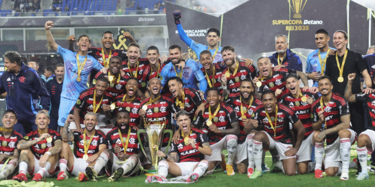 Alviverde aplica chapéu no Cruzeiro e contrata jogador badalado do Flamengo