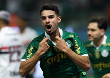 Oficial: Flaco López vai deixar o Palmeiras para jogar com Messi