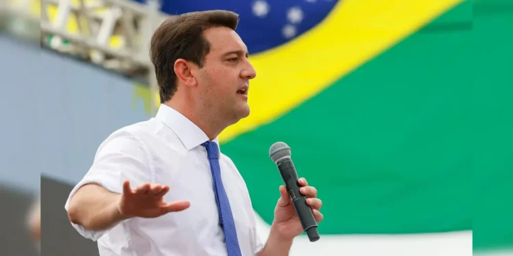 Provável candidato à presidência em 2026 chama atenção do Brasil com 85% de aprovação em seu estado