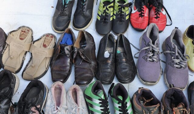 Sapatos dos anos 80 voltam como tendência da moda em 2025