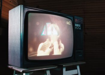 Ter uma TV de tubo guardada em casa é o mesmo que ter um tesouro