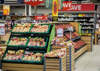 Rede de supermercados realiza demissão em massa para fechar 600 lojas