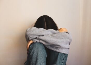 Como a solidão molda seu cérebro e suas atitudes ao passar do tempo