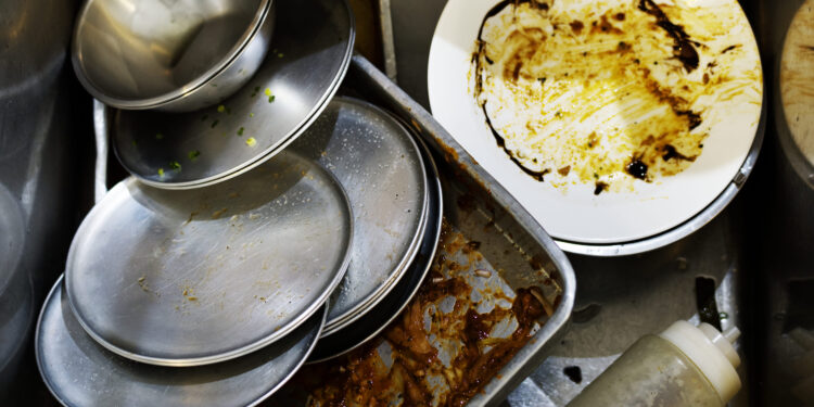 O que significa quando uma pessoa vive empilhando louça na pia e não lava