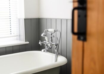 Quem tem 65 anos ou mais precisa tomar a mesma quantidade de banhos por semana?