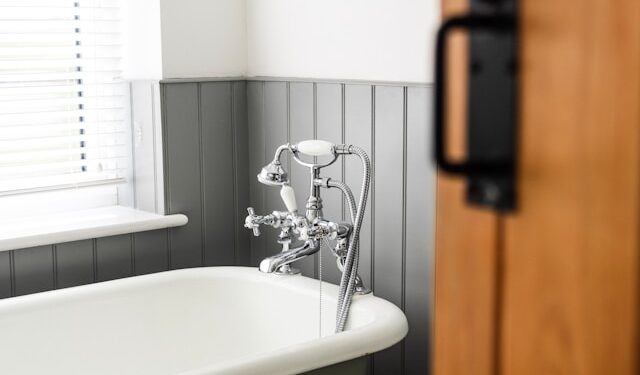 Quem tem 65 anos ou mais precisa tomar a mesma quantidade de banhos por semana?