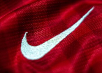 Camisas vermelhas da Seleção Brasileira começaram a ser produzidas