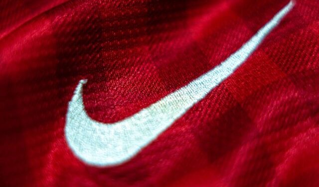 Camisas vermelhas da Seleção Brasileira começaram a ser produzidas