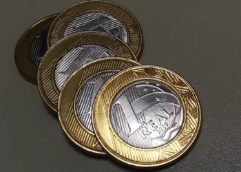 Banco Central chama atenção de brasileiros que possuem moedas de R$ 1 guardadas