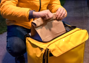 Empresa de delivery impulsiona retomada no Brasil com investimento bilionário